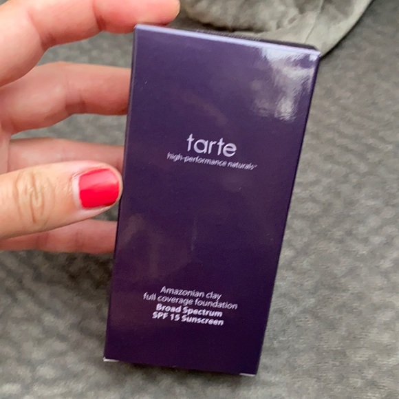 NIB Tarte Amazonian Clay Foundation